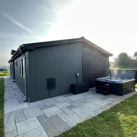 Swanlake Lodge - 3 Bedroom Holiday Home - Penally Exterior photo