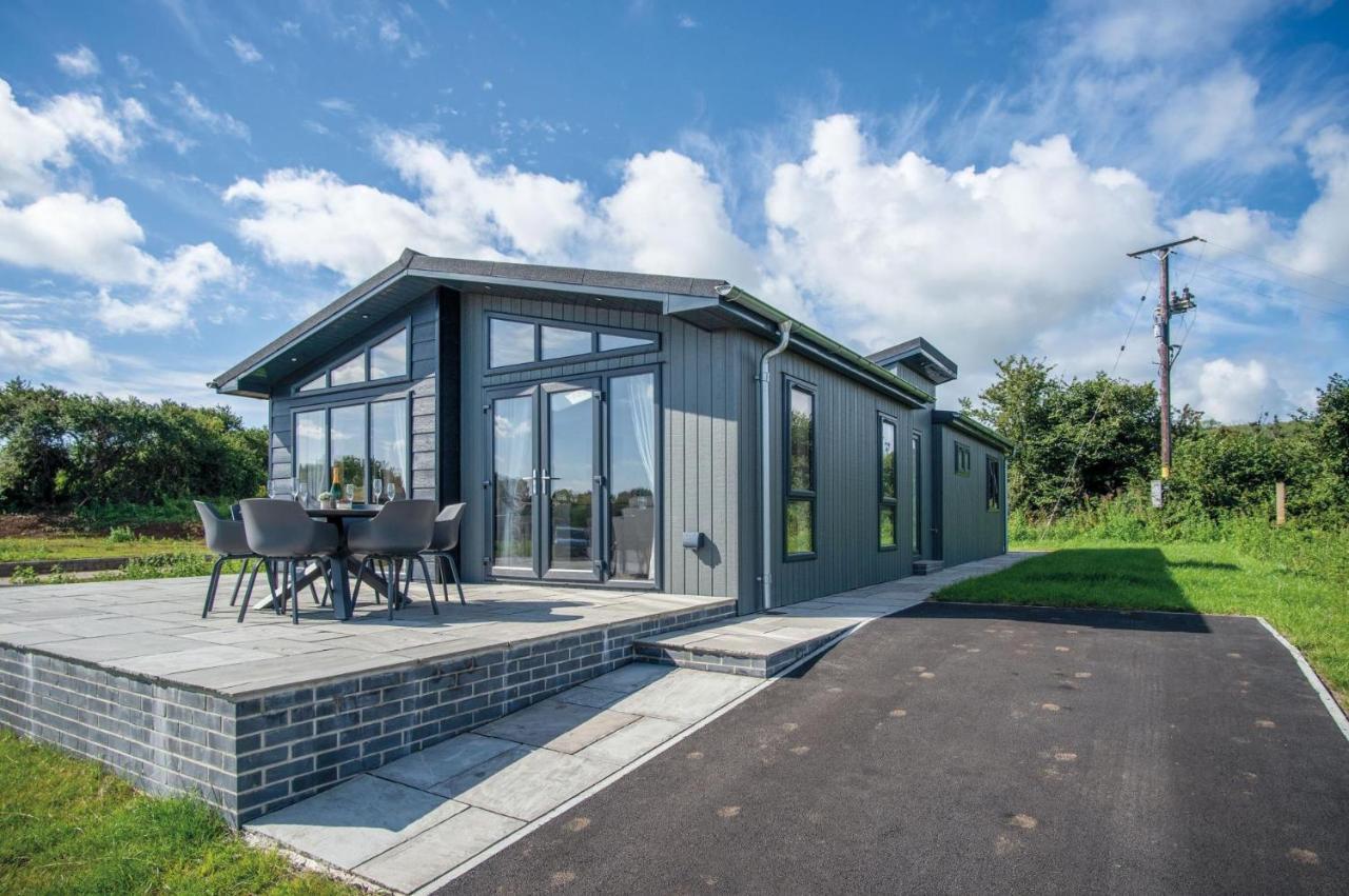 Swanlake Lodge - 3 Bedroom Holiday Home - Penally Exterior photo