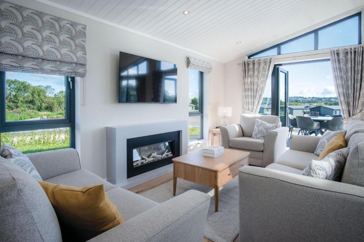 Swanlake Lodge - 3 Bedroom Holiday Home - Penally Exterior photo