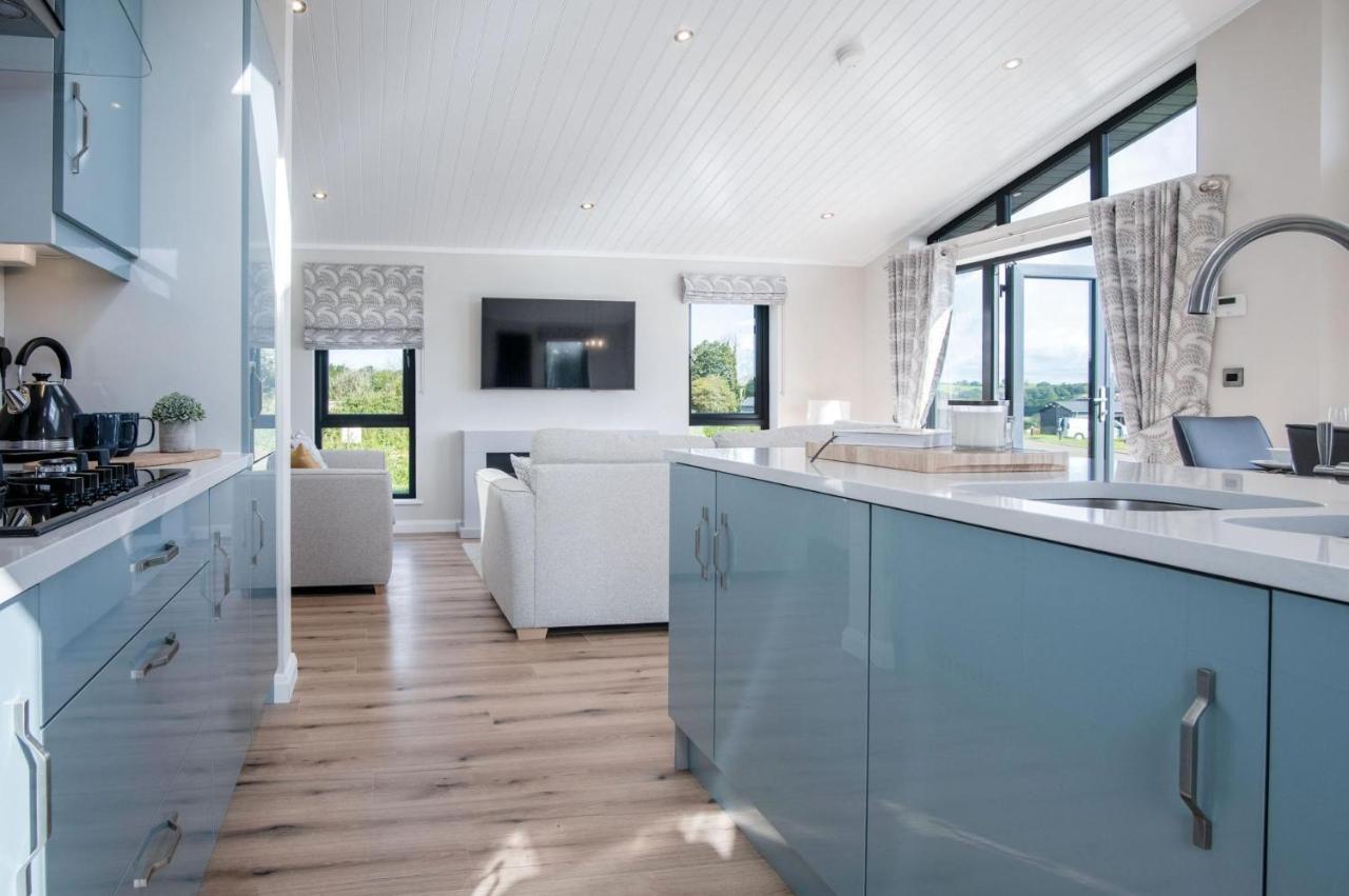 Swanlake Lodge - 3 Bedroom Holiday Home - Penally Exterior photo