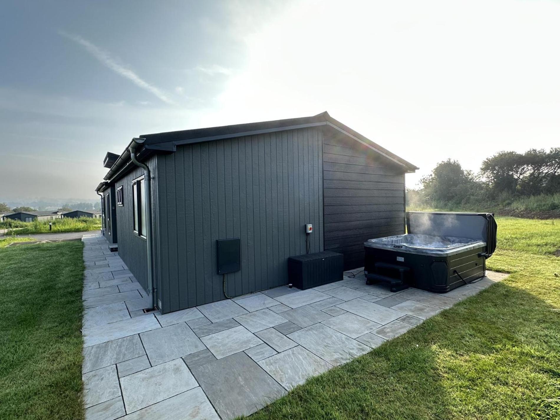 Swanlake Lodge - 3 Bedroom Holiday Home - Penally Exterior photo